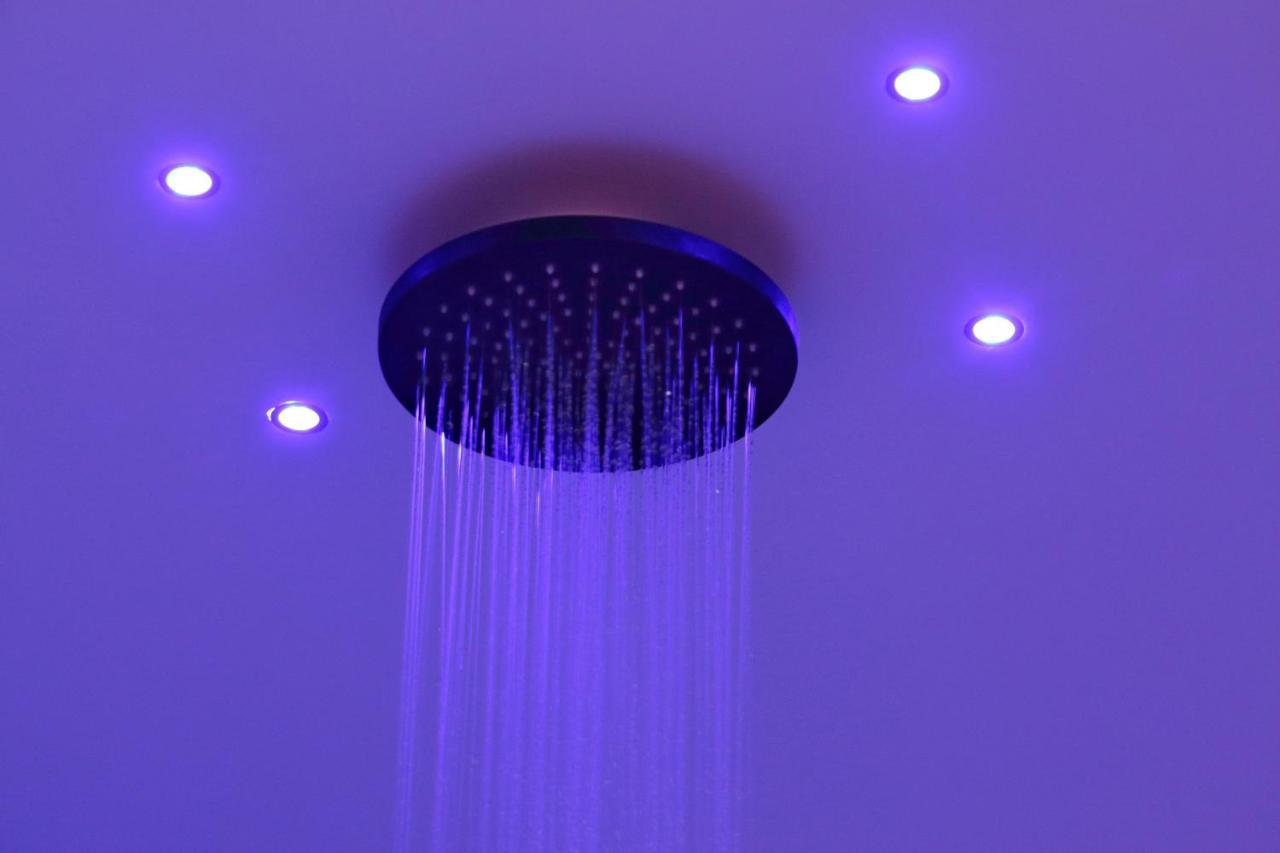 Luxury Rom