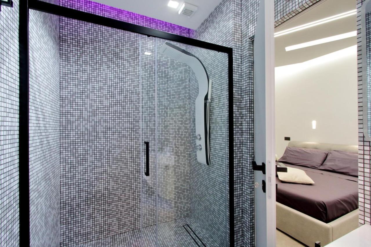 Luxury Rom